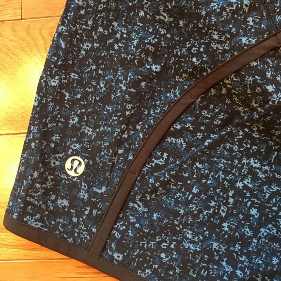 🎁Lululemon Run Times Short-Daisy Dust Illuminight Black-12🎁 - Picture 5 of 11